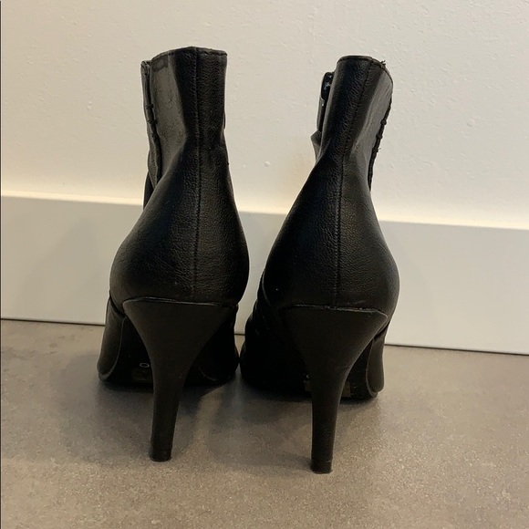 Black ankle boots. Size 6.5 (37) - Picture 3 of 4